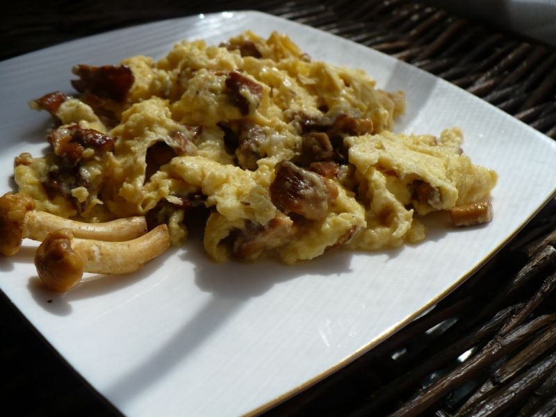 Jajecznica z kurkami Jajecznica z kurkami