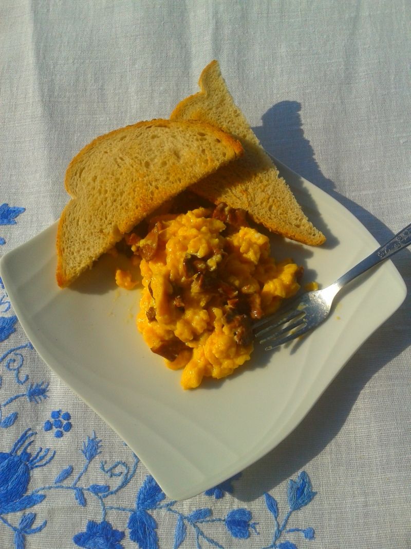 Jajecznica z kurkami