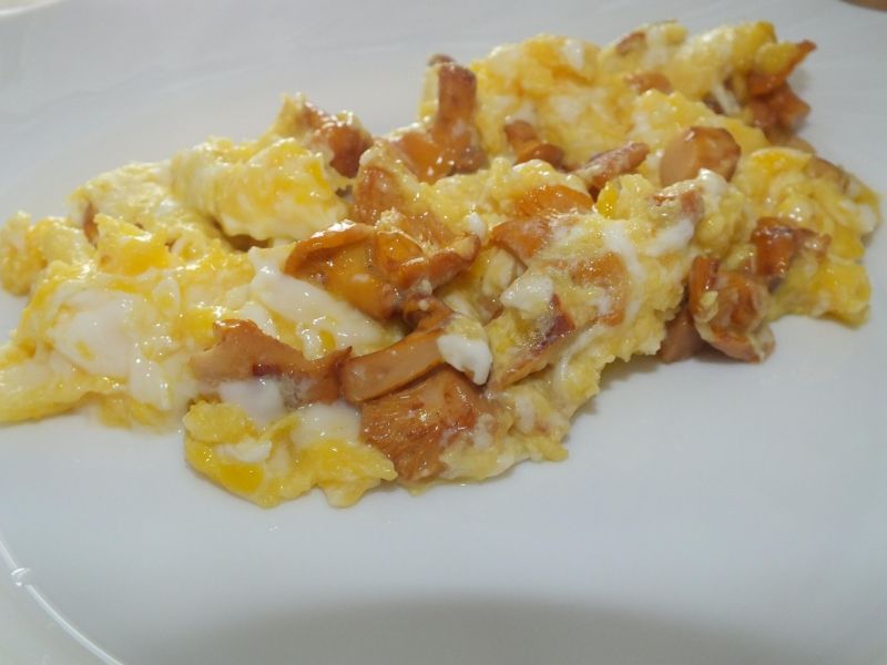 Jajecznica z kurkami