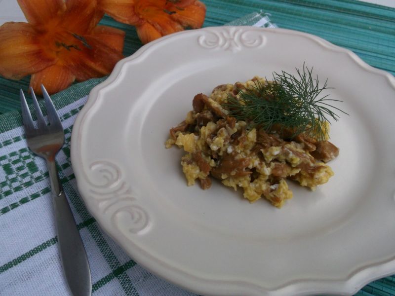 Jajecznica z kurkami Jajecznica z kurkami