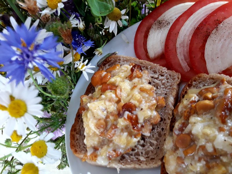 Jajecznica z kurkami - pyszne śniadanko Jajecznica z kurkami - pyszne śniadanko