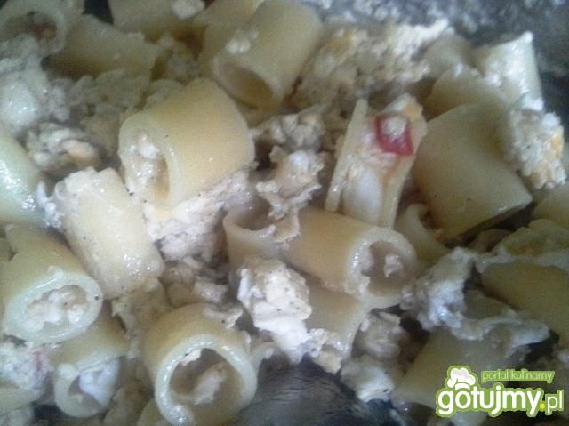 Jajecznica z makaronem