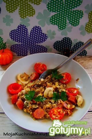 Jajecznica z makaronem gryczanym 