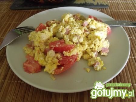 Jajecznica z oliwkami Jajecznica z oliwkami