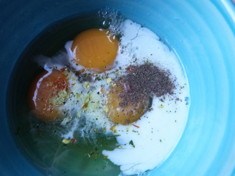 Jajecznica z papryką i pieczarkami