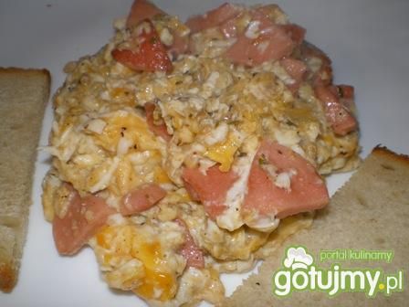 Jajecznica z parówkami