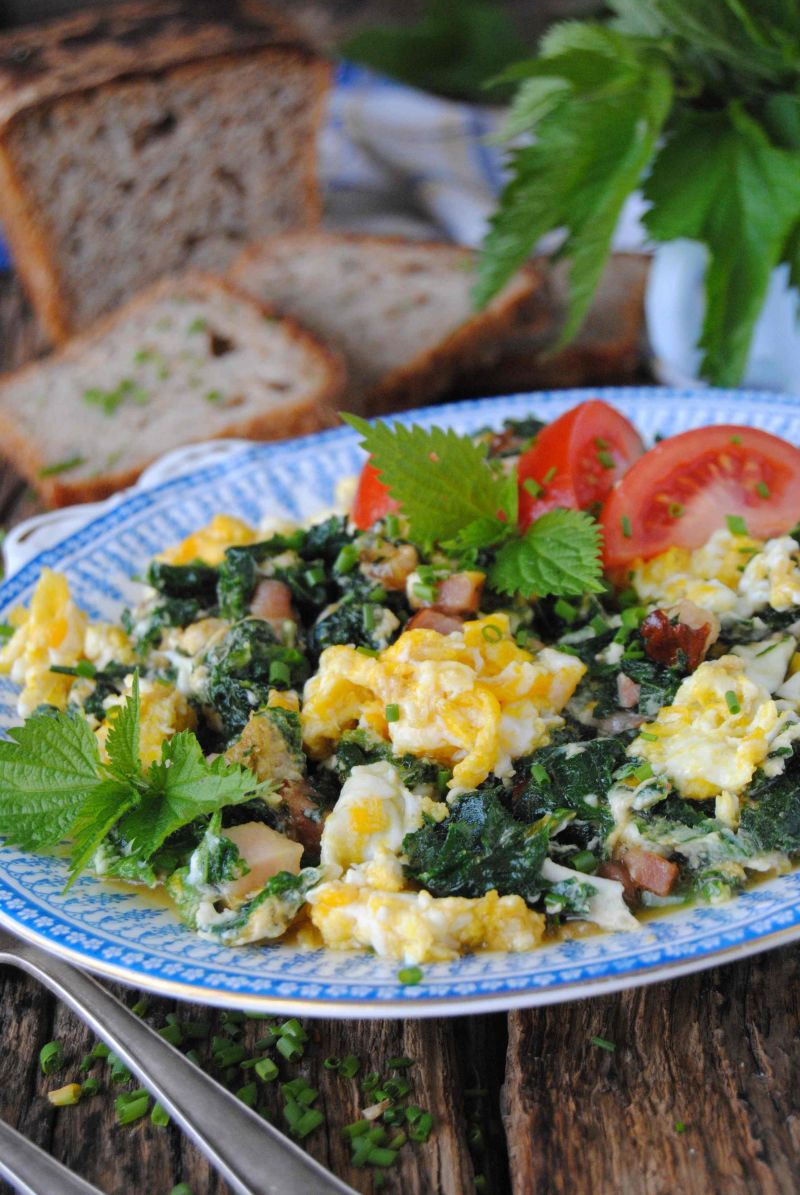 Jajecznica z pokrzywą Jajecznica z pokrzywą