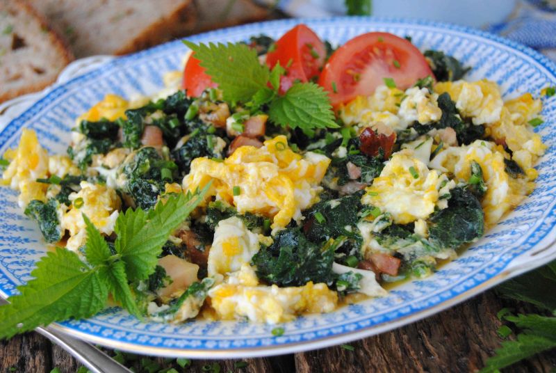 Jajecznica z pokrzywą Jajecznica z pokrzywą