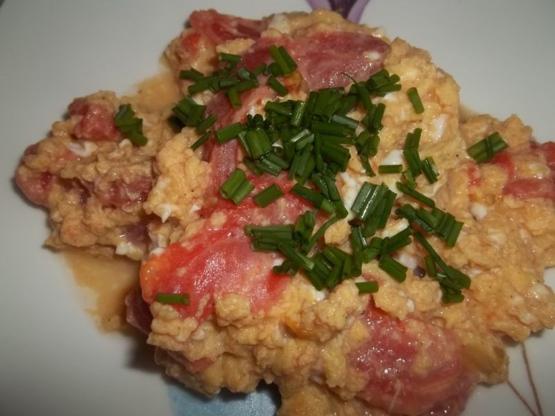 Jajecznica z pomidorami