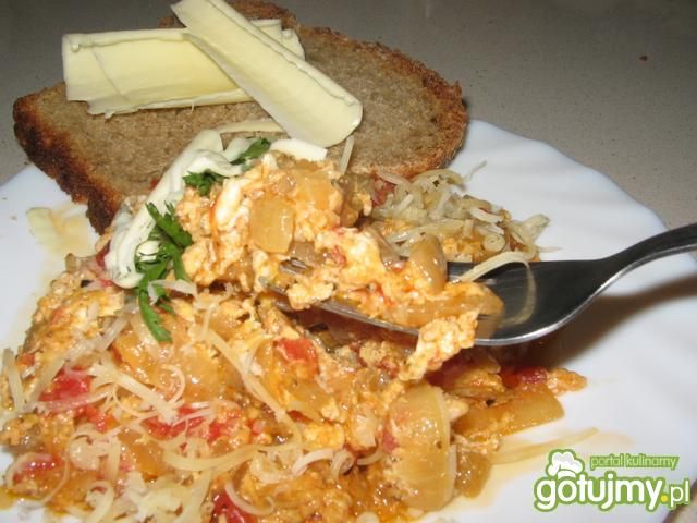 Jajecznica z pomidorami i oregano Jajecznica z pomidorami i oregano