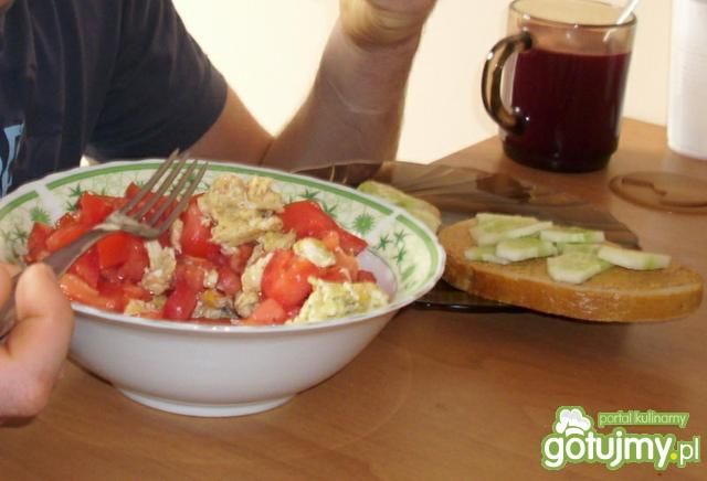 Jajecznica z pomidorami ;-) +kanapki 3 Jajecznica z pomidorami ;-) +kanapki 3