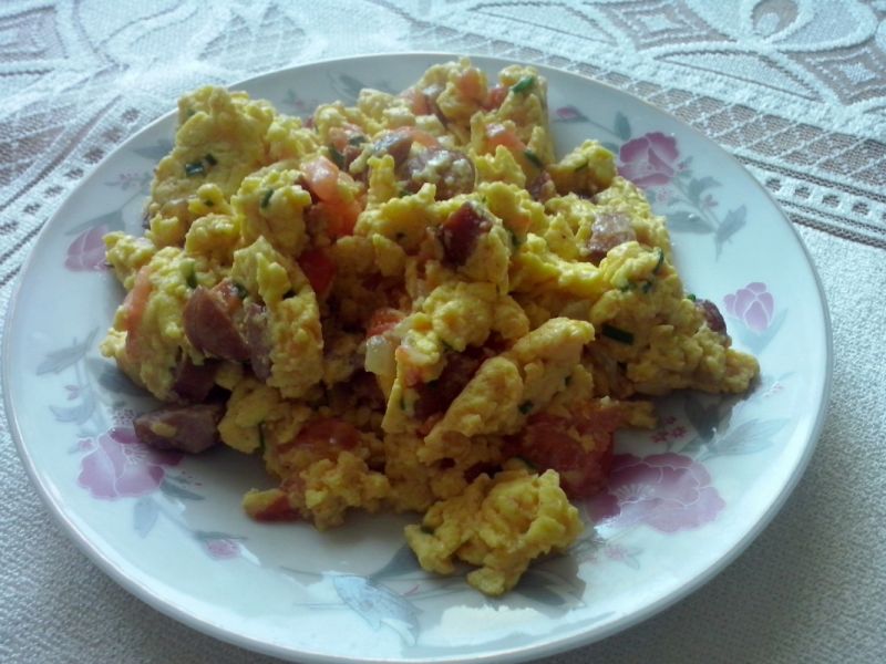 Jajecznica z pomidorem