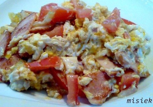 Jajecznica z pomidorem