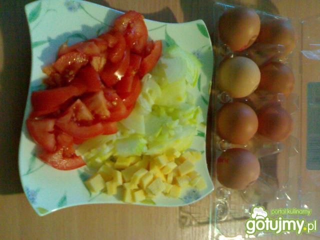 Jajecznica z pomidorem i cebulką