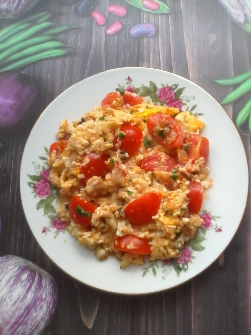 Jajecznica z pomidorkami