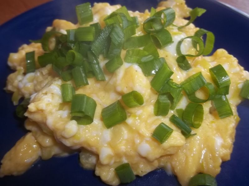 Jajecznica z porem Jajecznica z porem