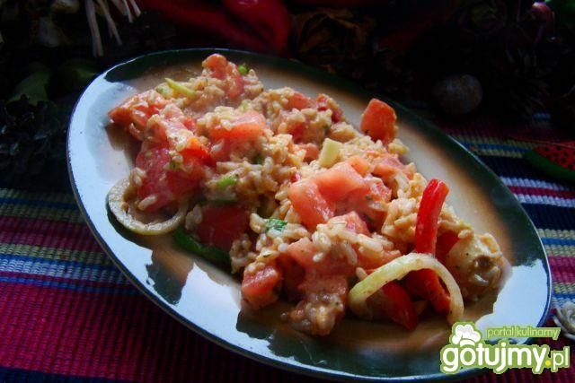 Jajecznica z ryżem i pomidorami  Jajecznica z ryżem i pomidorami
