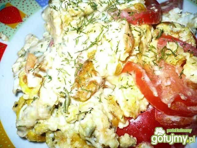 Jajecznica z serem pleśniowym Jajecznica z serem pleśniowym