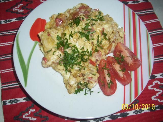 Jajecznica z serem żółtym Jajecznica z serem żółtym