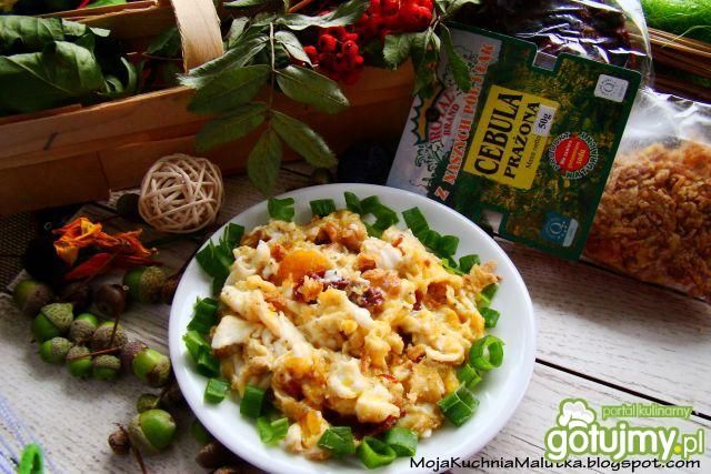 Jajecznica z suszonymi pomidorami  Jajecznica z suszonymi pomidorami