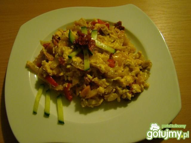 Jajecznica z suszonymi pomidorami 4