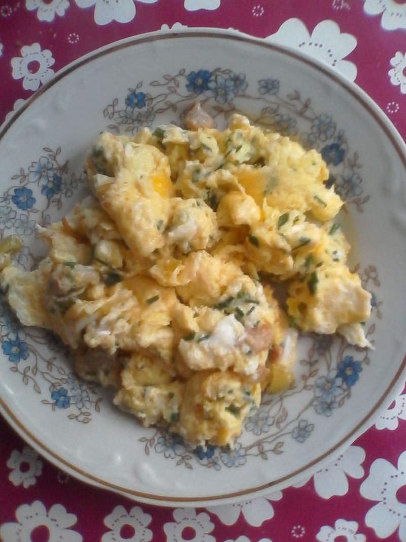 Jajecznica z szczypiorkiem