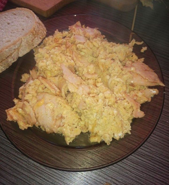 jajecznica z szynką