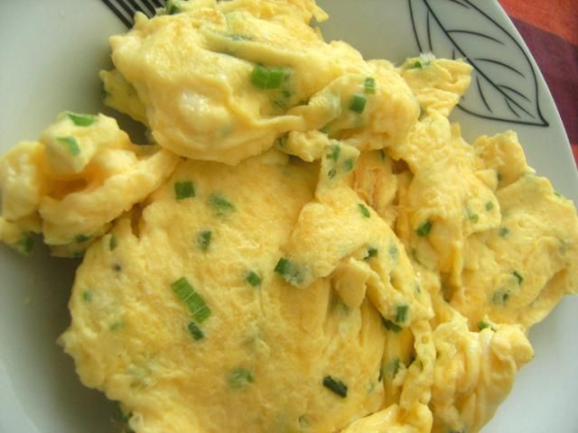 Jajecznica ze szcypiorkiem na maśle Jajecznica ze szcypiorkiem na maśle