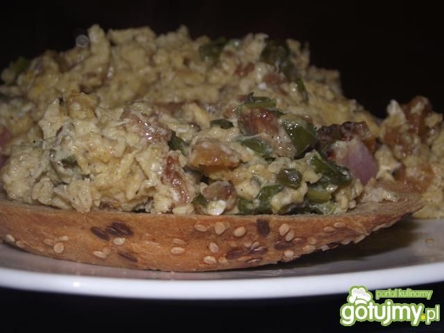 Jajecznica ze szczawiem Jajecznica ze szczawiem