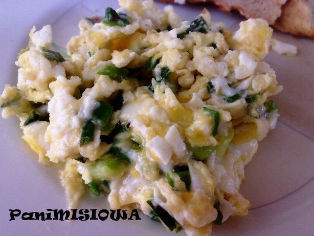 Jajecznica ze szczypiorkiem