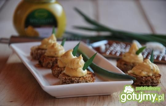 Jajeczno - łososiowe kąski z musztardą