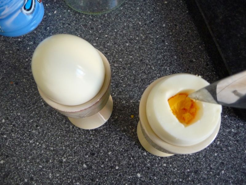 Jajka faszerowane awokado i groszkiem