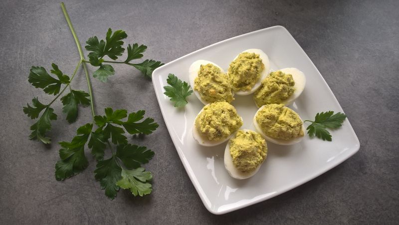 Jajka faszerowane bobem