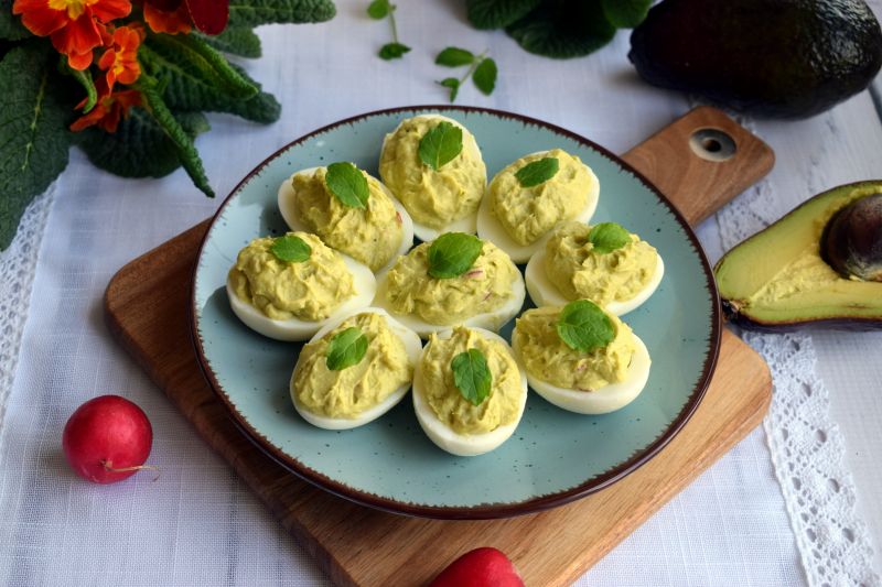 Jajka faszerowane gorgonzolą i awokado