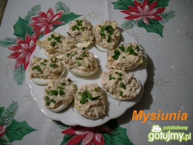 Jajka faszerowane gotowanym kurczakiem