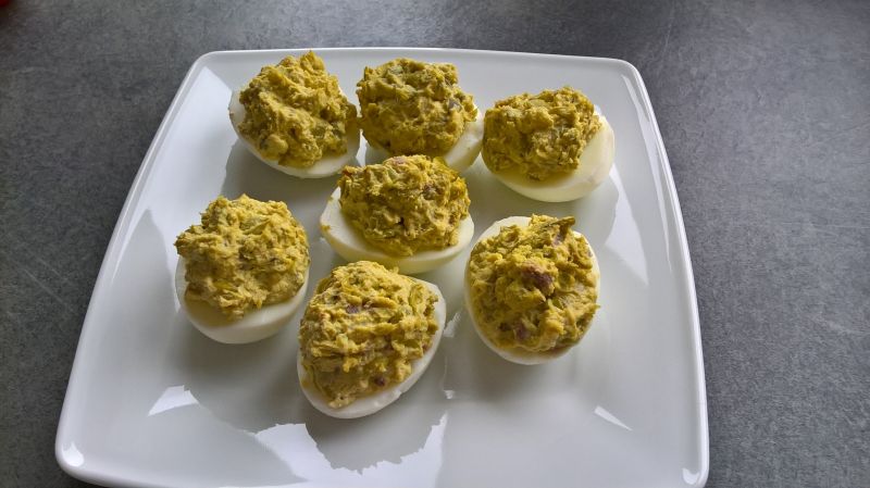 Jajka faszerowane groszkiem i anchois Jajka faszerowane groszkiem i anchois