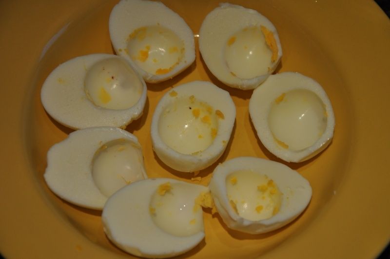 Jajka faszerowane kaparami i wędzonym pstrągiem