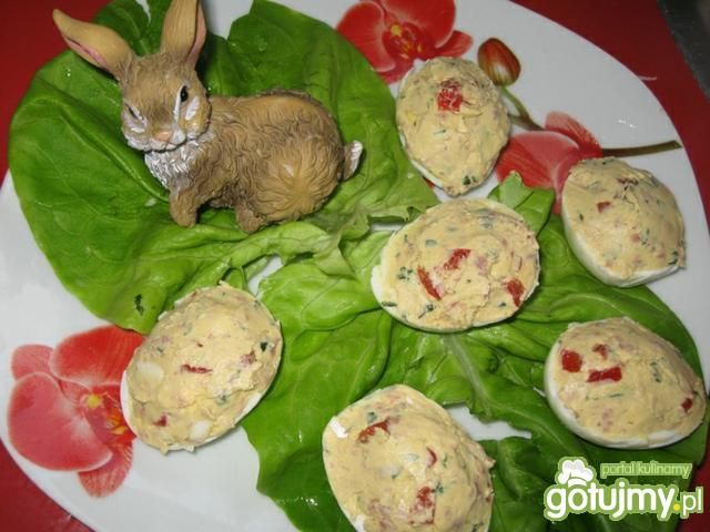 Jajka faszerowane kielbasą i papryką