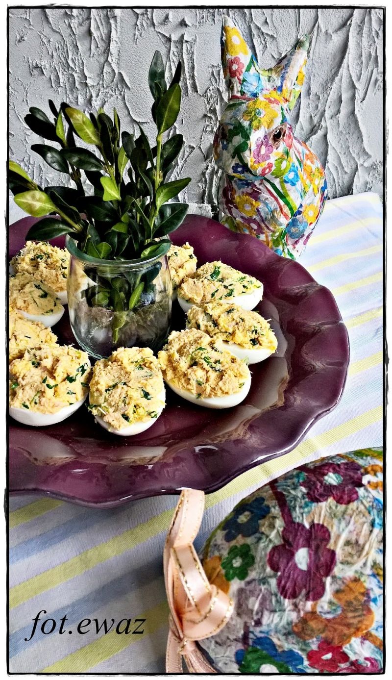 Jajka faszerowane łososiem Jajka faszerowane łososiem