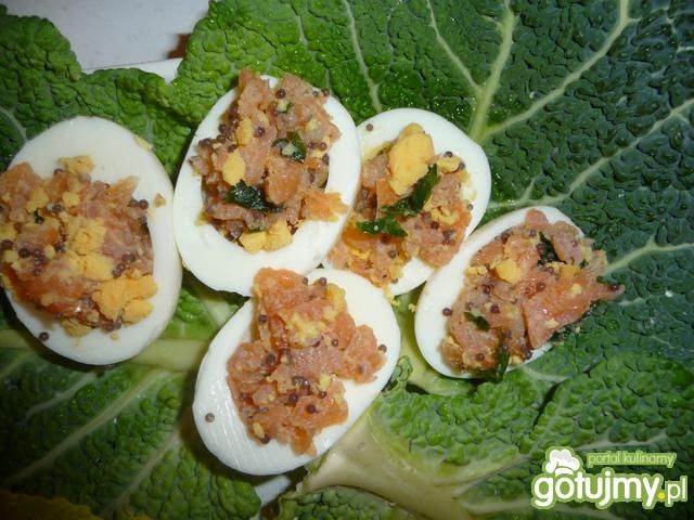 Jajka faszerowane łososiem Jajka faszerowane łososiem