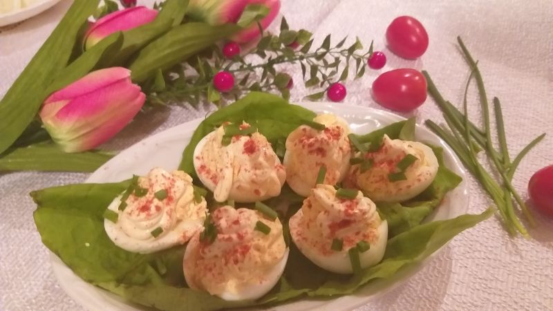 Jajka faszerowane nadzieniem serowym