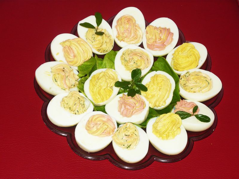 Jajka faszerowane pastą  chrzanową