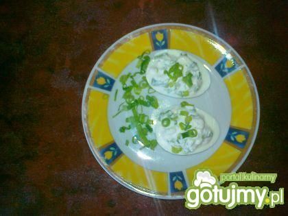 Jajka faszerowane pastą serowo-chrzanową