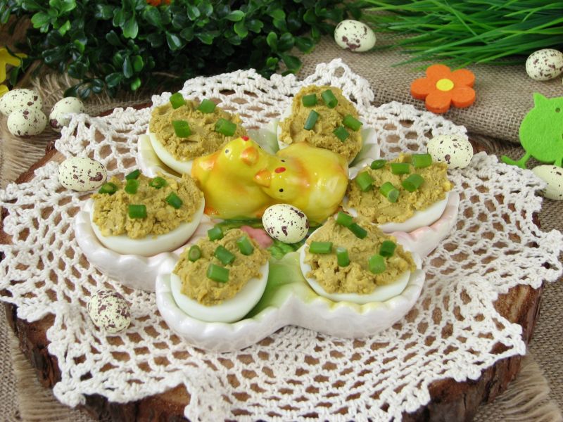 Jajka faszerowane pastą warzywną