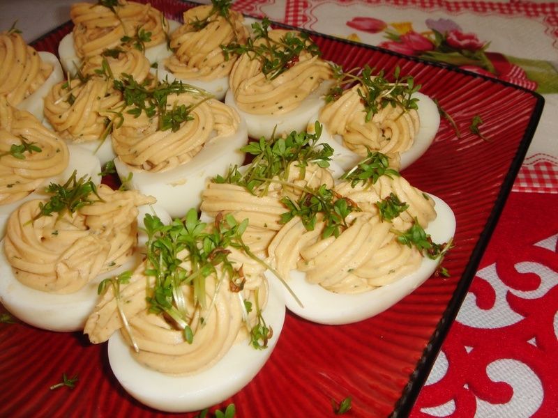 Jajka faszerowane pastą z łososia Jajka faszerowane pastą z łososia