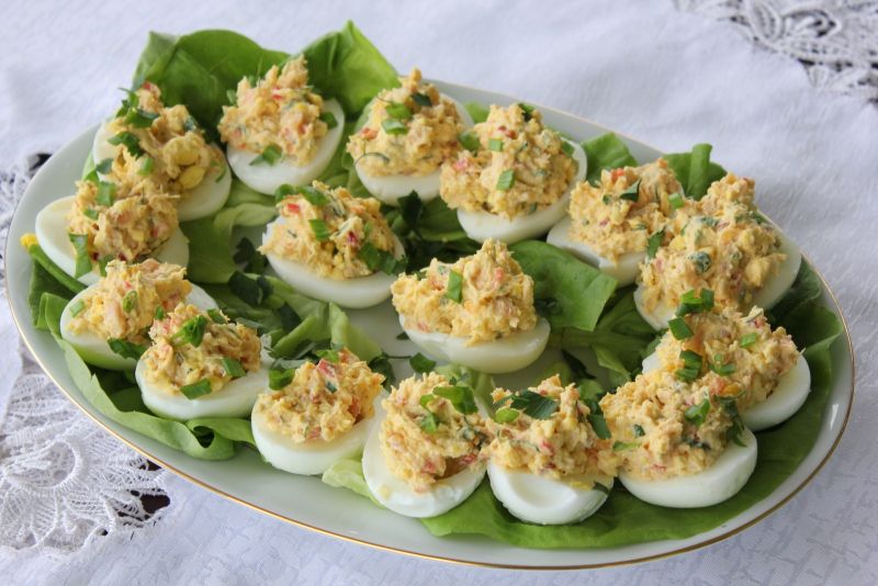 Jajka faszerowane pastą z łososia Jajka faszerowane pastą z łososia