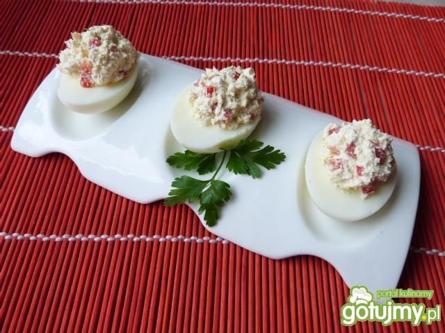 Jajka faszerowane pastą z twarogu 