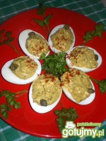 Jajka faszerowane pesto z kaparami Jajka faszerowane pesto z kaparami