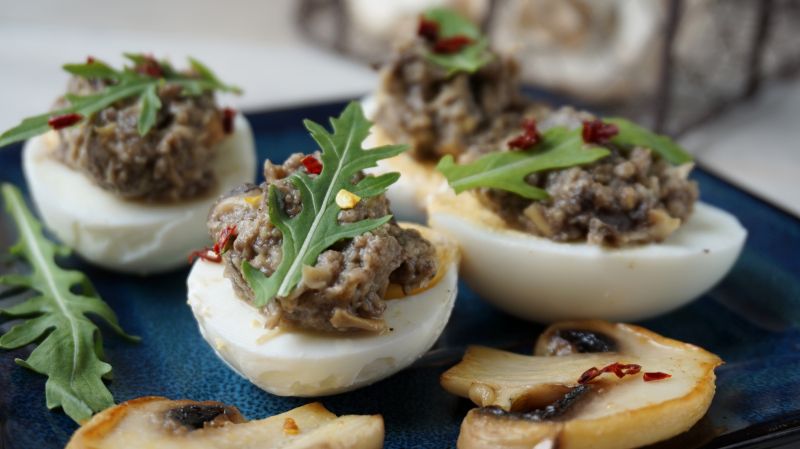 Jajka faszerowane pieczarkami Jajka faszerowane pieczarkami