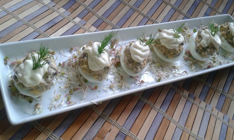 Jajka faszerowane pieczarkami z serkiem  topionym